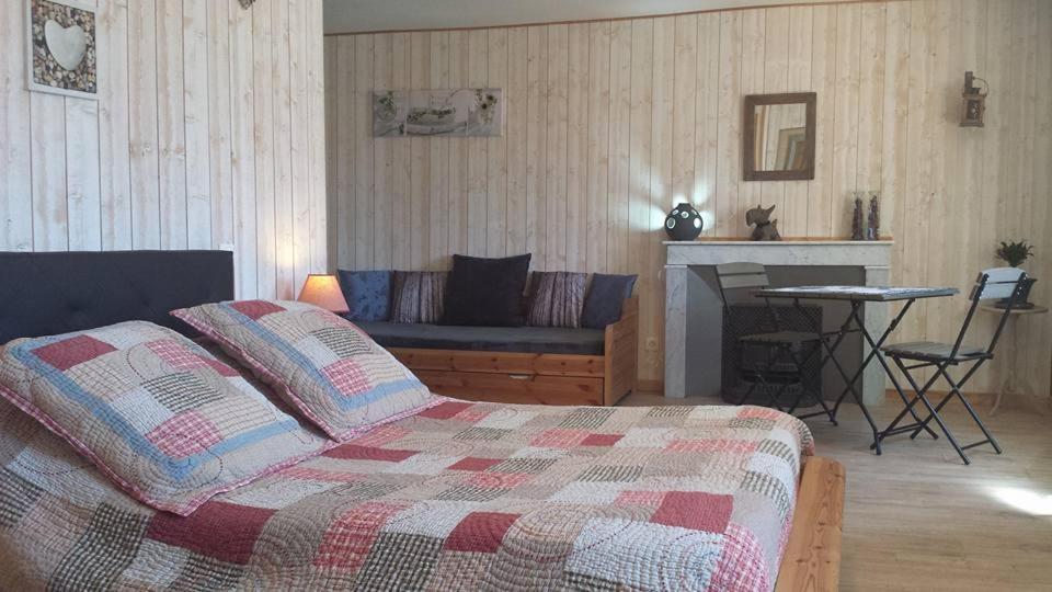 La Pierre Trouee Chambre D'Hotes Châteauneuf-de-Randon 外观 照片